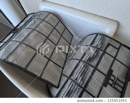 空調濾網清洗前 空調濾網清洗前 135951955