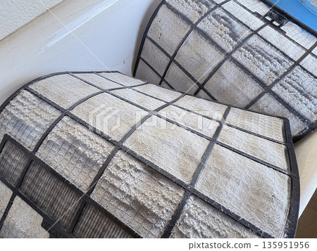 臟空調過濾器 臟空調過濾器 135951956