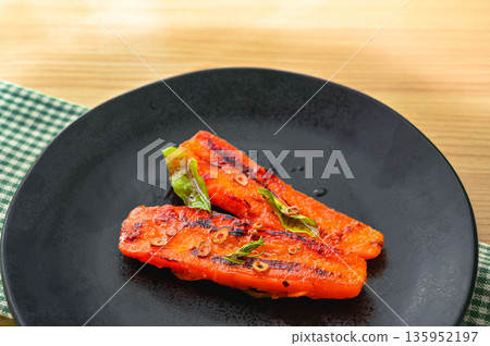 甜烤胡蘿蔔 甜烤胡蘿蔔 135952197