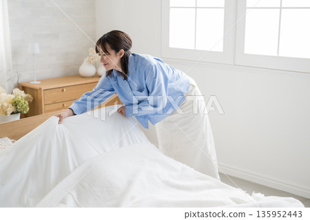 做床的女人 135952443