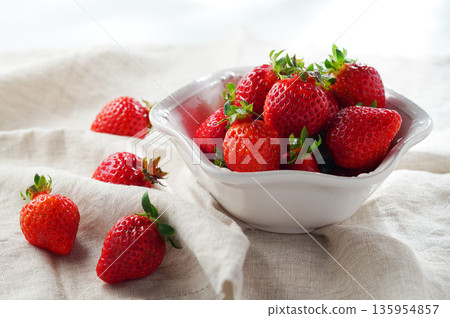 Strawberries, strawberries, strawberries (amaou) Strawberries, strawberries, strawberries (amaou) 135954857
