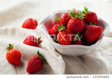 Strawberries, strawberries, strawberries (amaou) 135954865