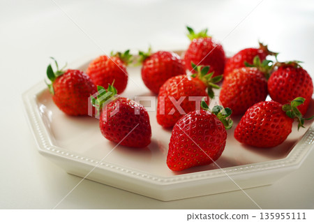 Strawberries, strawberries, strawberries (amaou) 135955111