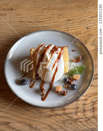 焦糖戚風蛋糕 135955190