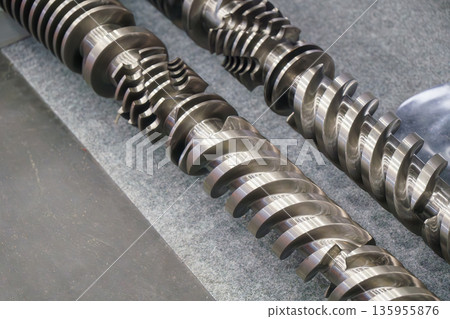 Barrel Screw Spare Parts for Plastic Injection Molding Machine Barrel Screw Spare Parts for Plastic Injection Molding Machine 135955876