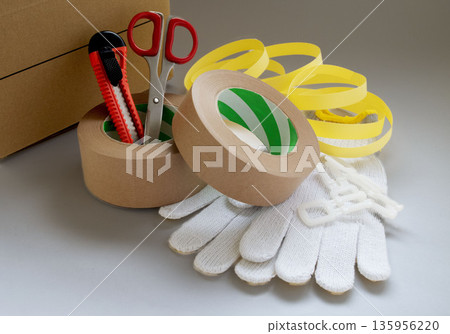 Packaging materials: PP bands, packing bands, cardboard boxes Packaging materials: PP bands, packing bands, cardboard boxes 135956220