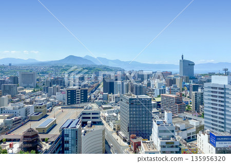 大分縣市區，別府灣和國都半島的景色 135956320