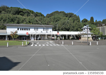 熊本縣人吉站，九州鐵道株式會社（JR九州）/熊川鐵道站，車站正面 135956530