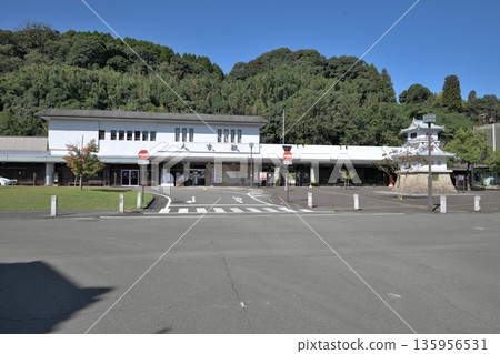 熊本縣人吉站,九州鐵道株式會社(JR九州)/熊川鐵道站,車站正面 熊本縣人吉站,九州鐵道株式會社(JR九州)/熊川鐵道站,車站正面 135956531