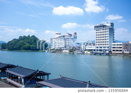 Hita City: Houseboats on the Mikuma River and the hotel district along the river Hita City: Houseboats on the Mikuma River and the hotel district along the river 135956884