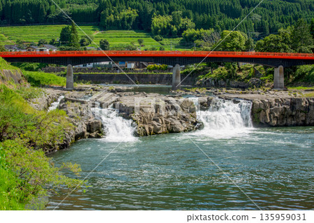 Crescent Waterfall 135959031