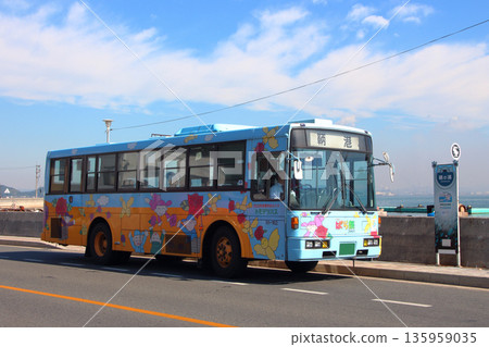 Tomotetsu Bus arriving at Tomonoura (Fukuyama Rose Festival 2005 wrapping bus) Tomotetsu Bus arriving at Tomonoura (Fukuyama Rose Festival 2005 wrapping bus) 135959035
