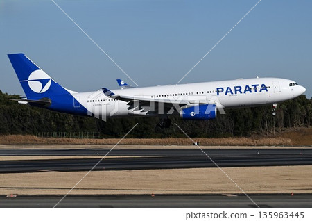 Parata航空公司的飛機降落在成田機場 135963445