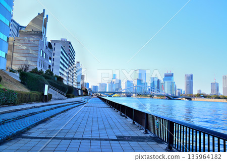 隅田川 築地市場舊址正在進行重建 築地橋 135964182