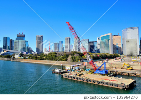 隅田川 築地市場舊址正在進行重建 築地橋 隅田川 築地市場舊址正在進行重建 築地橋 135964270