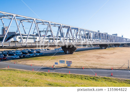 [Keisei Main Line] A deadhead train crossing the Edogawa Bridge early in the morning 135964822