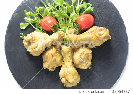 Chicken wing dish presentation 135964857