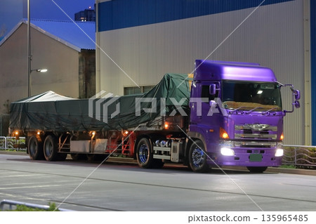 Trailer truck 135965485