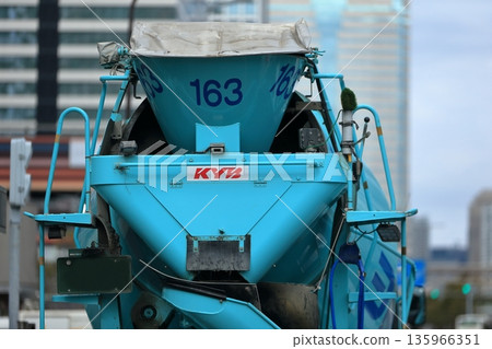 攪拌車（混凝土攪拌車） 135966351