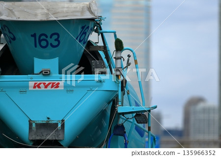 攪拌車（混凝土攪拌車） 135966352