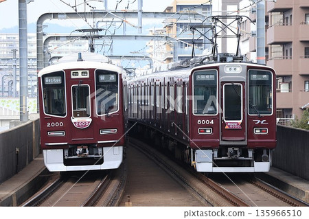 【阪急】2000系和8000系～紀念8000～（寶塚線：岡町站） 135966510