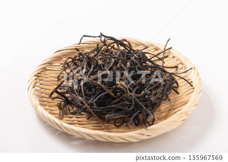 [Aomori Prefecture] Bracken (dried wild vegetable) 135967569