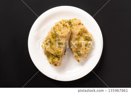 Pistachio steamed bun 135967861