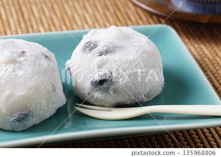 Black bean daifuku mochi 135968806