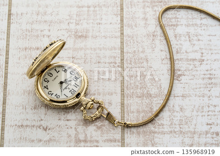 Pocket watch 135968919