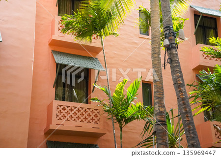 Luxury resort hotel in Waikiki, Hawaii Tropical atmosphere and luxurious space Luxury resort hotel in Waikiki, Hawaii Tropical atmosphere and luxurious space 135969447
