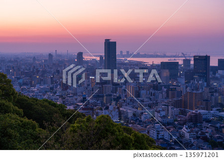 Hyogo Prefecture: Kobe Venus Bridge and Suwayama Park Observatory at dawn Hyogo Prefecture: Kobe Venus Bridge and Suwayama Park Observatory at dawn 135971201