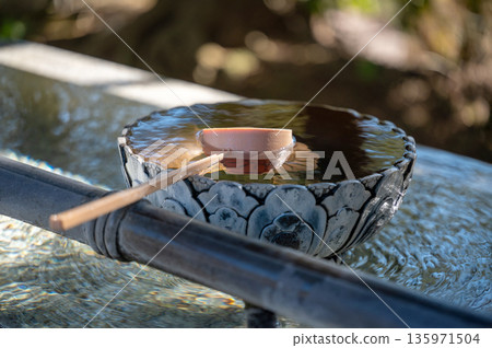 Purifying Scenes Alive in Japanese Temples Purifying Scenes Alive in Japanese Temples 135971504