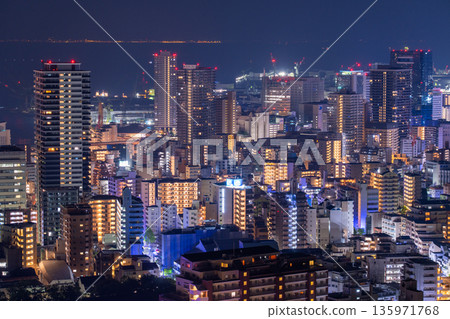 Hyogo Prefecture: Night view of Kobe Venus Bridge and Suwayama Park Observatory before dawn Hyogo Prefecture: Night view of Kobe Venus Bridge and Suwayama Park Observatory before dawn 135971768