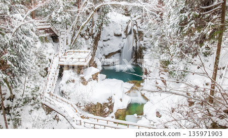 Yumori Valley (winter): Ryujin Falls Yumori Valley (winter): Ryujin Falls 135971903