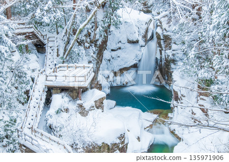 Yumori Valley (winter): Ryujin Falls Yumori Valley (winter): Ryujin Falls 135971906