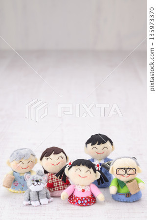 Three-generation family dolls 135973370
