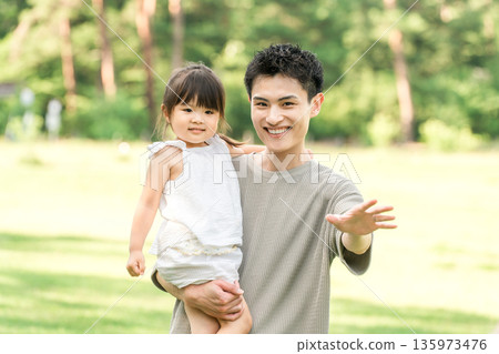 Dad holding a girl and playing in the park, parent and child, family Dad holding a girl and playing in the park, parent and child, family 135973476
