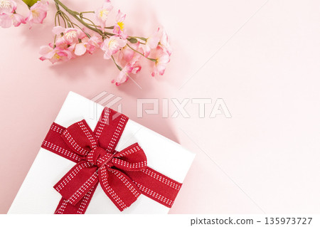 櫻花與禮物背景素材 春季慶典儀式 135973727