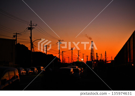 夕陽籠罩下的風景 夕陽籠罩下的風景 135974631
