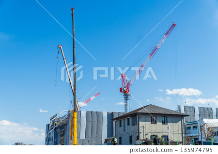 Private house and crane 135974795