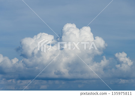 Beautiful view of the natural landscape, featuring a blue sky and white clouds. 135975811