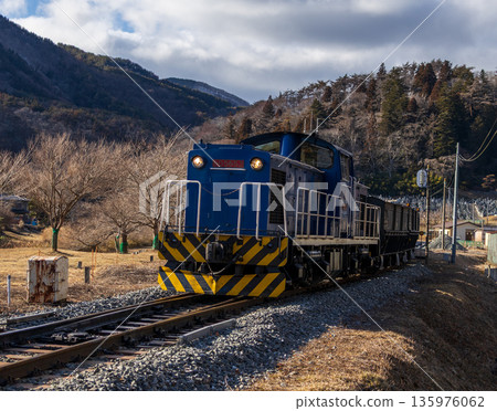 岩手開發鐵道的醒目藍色 岩手開發鐵道的醒目藍色 135976062
