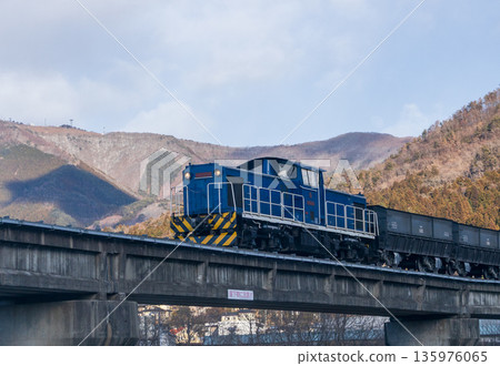 岩手開發鐵道的醒目藍色 135976065