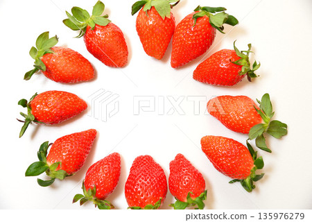 Sweet and delicious strawberries (Yayoihime from Saitama Prefecture) 135976279