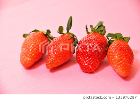 Sweet and delicious strawberries (Yayoihime from Saitama Prefecture) Sweet and delicious strawberries (Yayoihime from Saitama Prefecture) 135976287