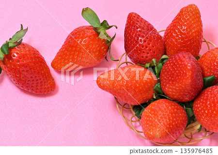 Sweet and delicious strawberries (Yayoihime from Saitama Prefecture) Sweet and delicious strawberries (Yayoihime from Saitama Prefecture) 135976485