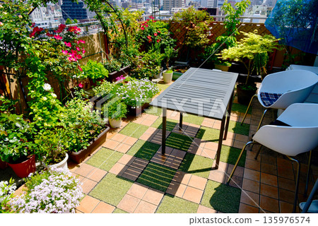 Apartment with roof balcony - Gardening is fun in everyday life 135976574