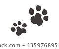 Hand-drawn loose paw illustration 135976895