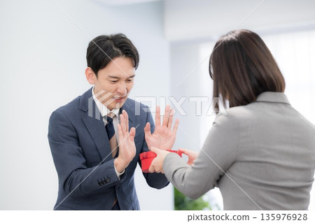 A business scene in which a male employee is confused about a presentation or Valentine's Day and refuses A business scene in which a male employee is confused about a presentation or Valentine's Day and refuses 135976928