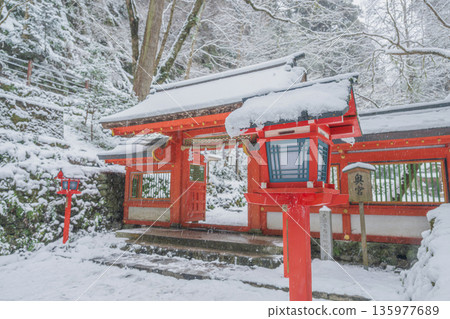 京都貴船神社內殿大門 京都貴船神社內殿大門 135977689